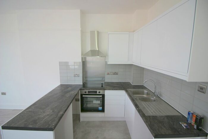3 Bedroom Flat To Rent In Leytonstone Road, London, E15