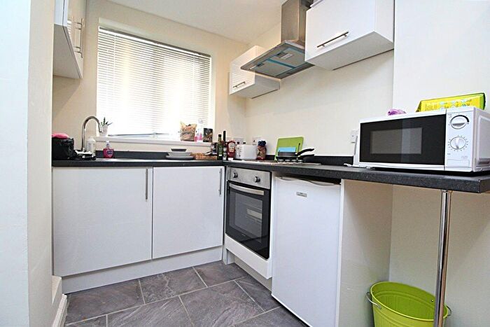 Studio To Rent In Woodville Rd, Cathays, Cardiff, CF24