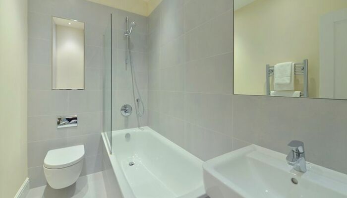 1 Bedroom Flat To Rent In Hamlet Gardens Ravenscourt Park, Hammersmith, W6