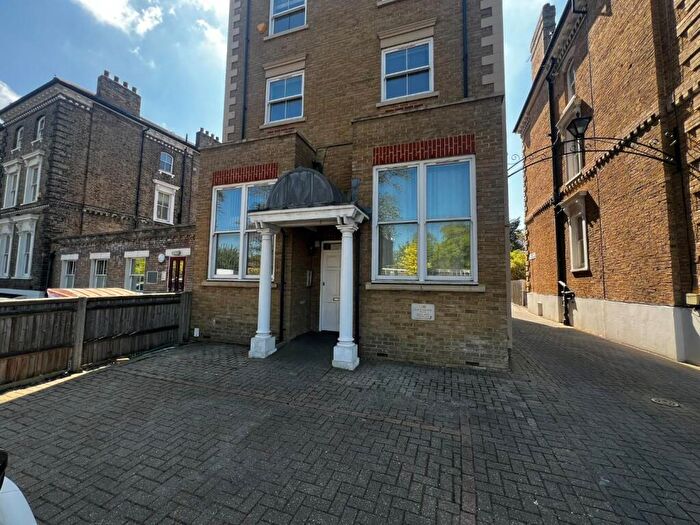 2 Bedroom Apartment To Rent In Thurlow Park Road, London, SE21