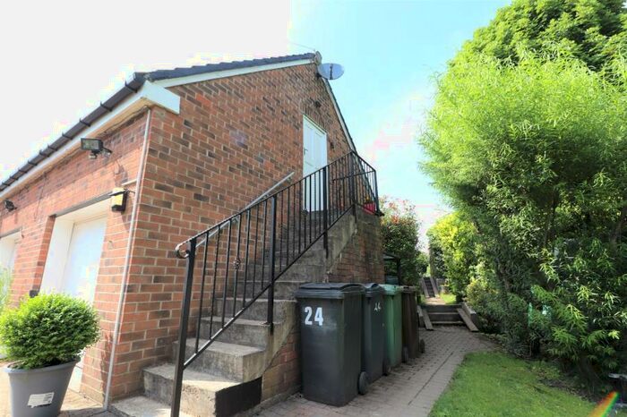 1 Bedroom Apartment To Rent In Sunnybank Grove, Thornbury, Bradford, BD3