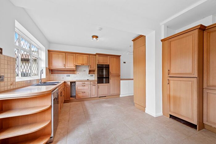 5 Bedroom Semi-Detached House To Rent In Holland Avenue, London, SW20