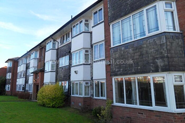 2 Bedroom Flat To Rent In Flat Weoley Court, Gibbins Rd, West Midlands, B29