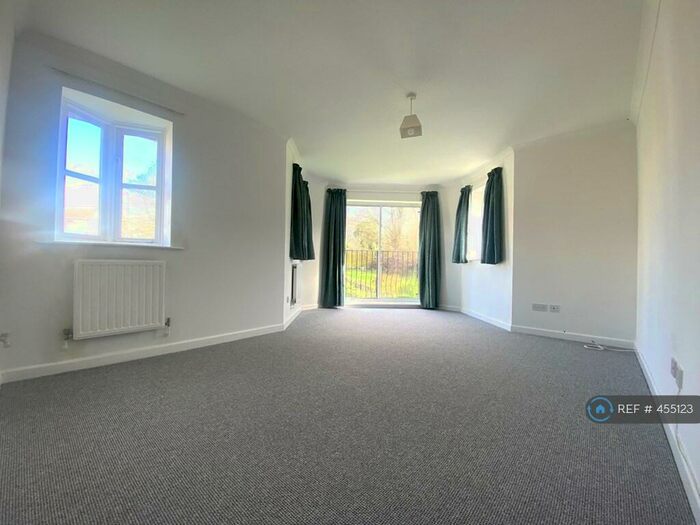 2 Bedroom Flat To Rent In Holne Chase, Plymouth, PL6