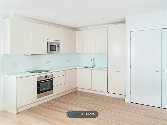2 Bedroom Flat To Rent In Cobalt Place, London, SW11