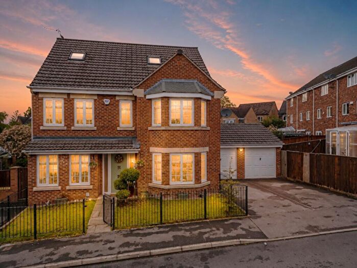 5 Bedroom Detached House For Sale In Lilac Court, Leeds, LS14