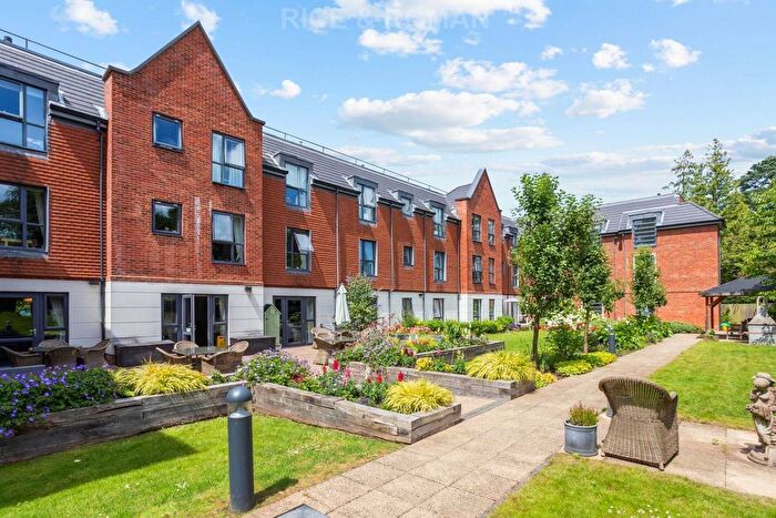 2 Bedroom Flat To Rent In Birch Place, Dukes Ride, RG45