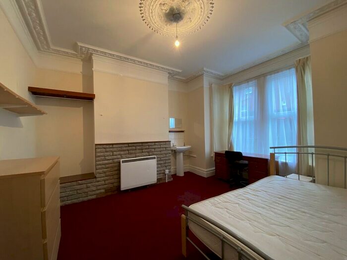 6 Bedroom Terraced House To Rent In Shakespeare Avenue, Southampton, SO17