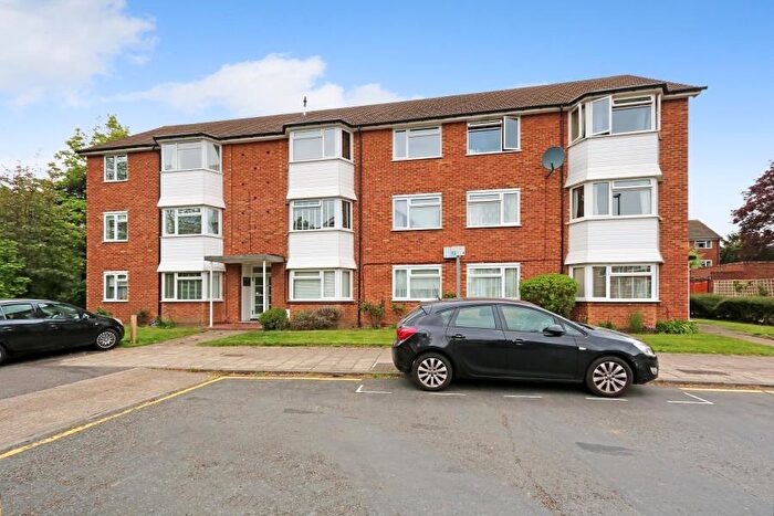 2 Bedroom Apartment To Rent In Oakenshaw Close, Surbiton, KT6