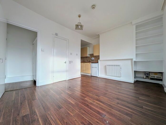 1 Bedroom Studio To Rent In Ballards Lane, London, N3