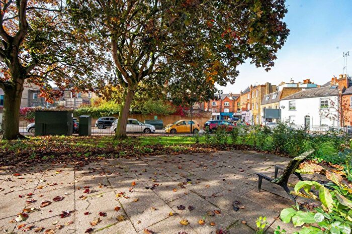 Maisonette For Sale In Pearscroft Road, Sands End, London, SW6