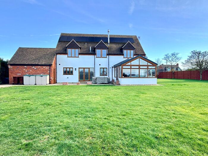 4 Bedroom Detached House For Sale In Hillend, Twyning, GL20