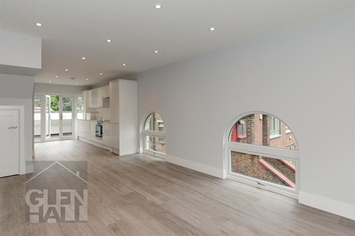 2 Bedroom Apartment To Rent In Moorgate Court, Station Road, N11