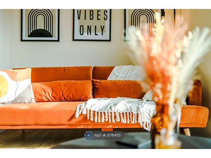 2 Bedroom Flat To Rent In City Point, Salford, M3