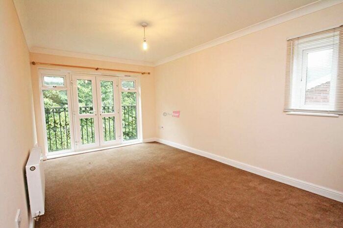 1 Bedroom Flat To Rent In Kestrel Road, Chatham, ME5