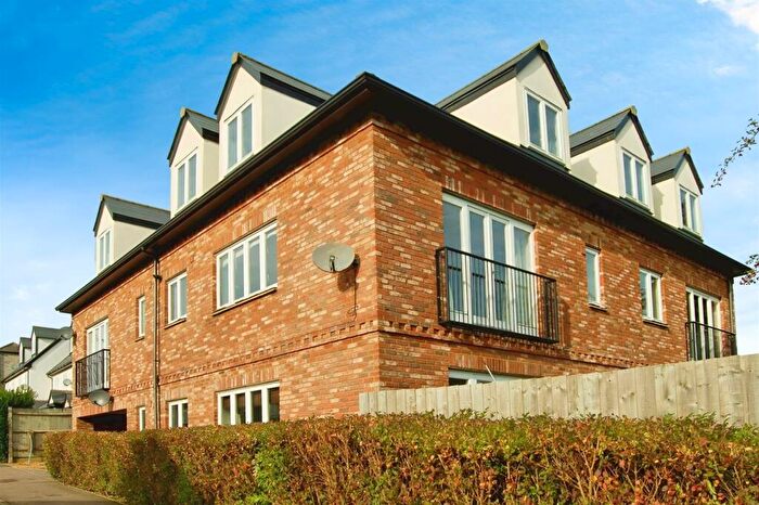 2 Bedroom Flat To Rent In Queens Court, Victoria Road, Hitchin, SG5