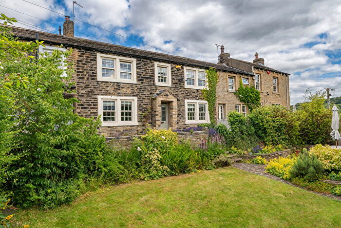 3 Bedroom Cottage For Sale In Sharp Lane, Almondbury, Huddersfield, HD4