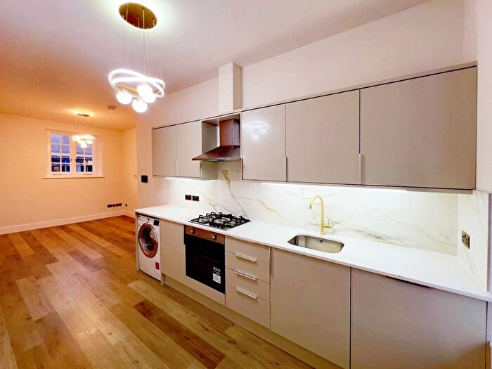 2 Bedroom Flat To Rent In Thrift Hall, Sewardstone Road, Waltham Abbey, EN9