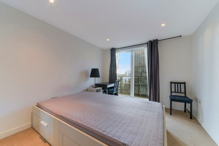 3 Bedroom Flat To Rent In Seven Sea Gardens, Bow, London, E3