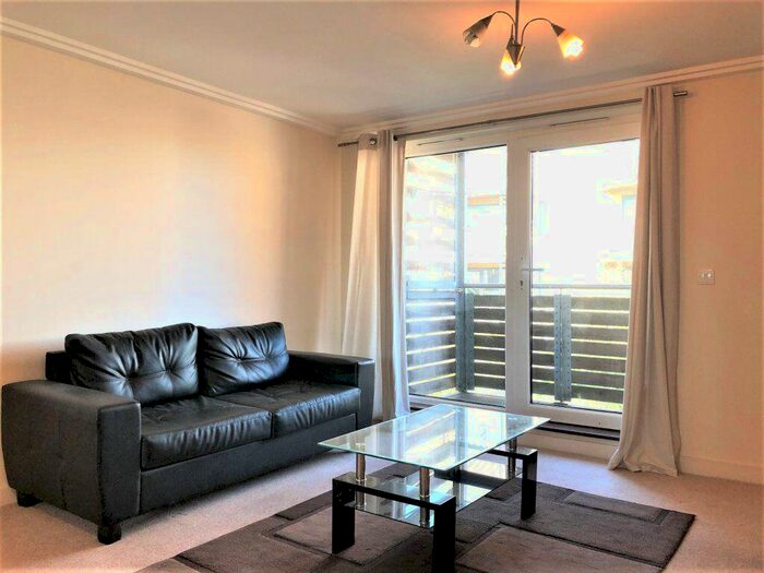 3 Bedroom Flat To Rent In Blackmore Court -, P14