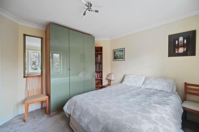 2 Bedroom Apartment To Rent In Alberta Avenue, Cheam, SM1