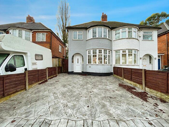 3 Bedroom Semi Detached House For Sale In Calshot Road, Birmingham, B42
