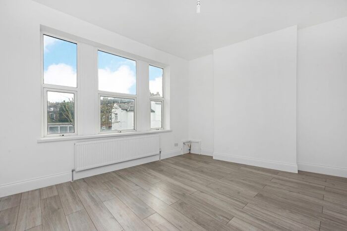 2 Bedroom Flat To Rent In Weston Park, Crouch End, London, N8