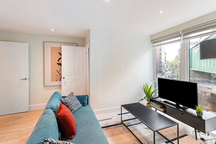 2 Bedroom Flat To Rent In Wellesley Court, Rockingham Street, London, SE1