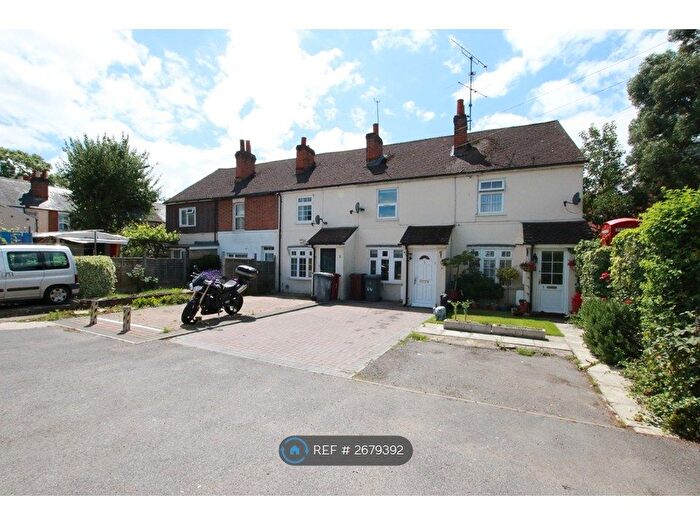 3 Bedroom Terraced House To Rent In Stanway Cottages, Reading, RG6