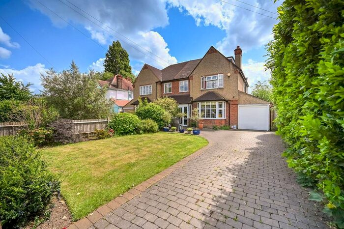 5 Bedroom Semi-Detached House To Rent In Broad Lane, Hampton, TW12