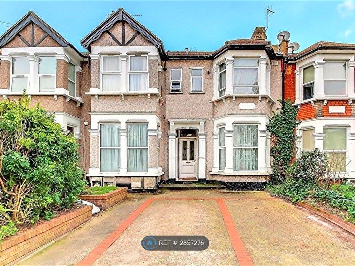 2 Bedroom Flat To Rent In Ilford Essex, London, IG1