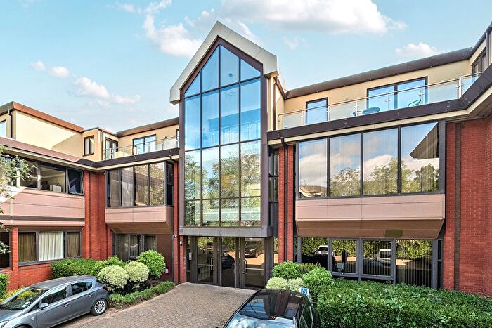 1 Bedroom Flat For Sale In Catteshall Lane, Godalming, Surrey, GU7