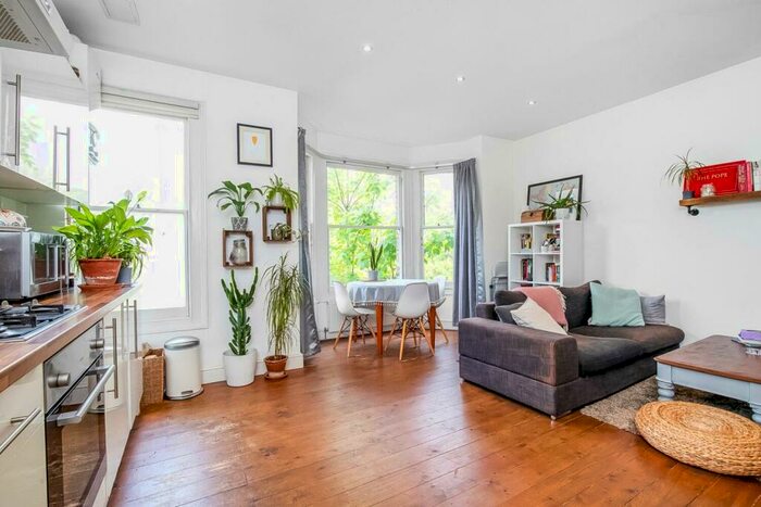 2 Bedroom Flat To Rent In Norwood Road, Herne Hill, London, SE24