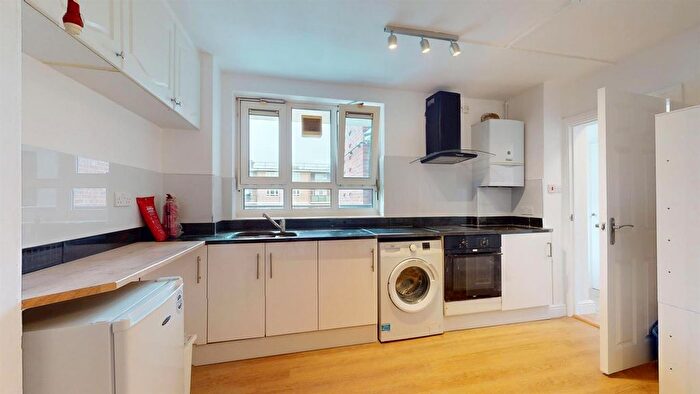 4 Bedroom Flat To Rent In Cassidy Road, Fulham, SW6