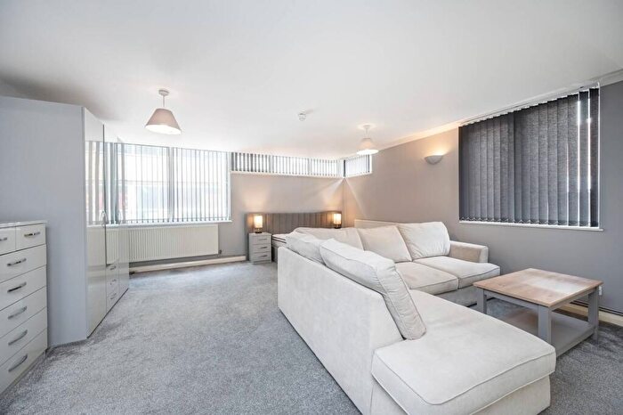 Studio To Rent In Whitechapel Road, Whitechapel, London, E1