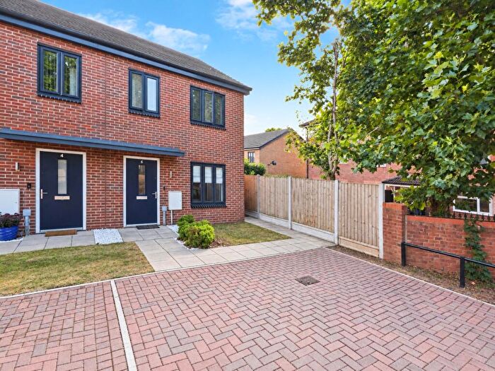 2 Bedroom Semi Detached House For Sale In Wadsworth Knoll, Birmingham, B35