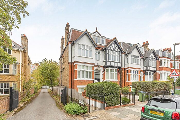 2 Bedroom Flat To Rent In Kings Road, Richmond, TW10