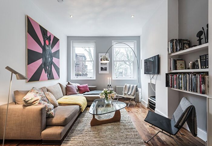 3 Bedroom Maisonette To Rent In Upper Street, London, N1