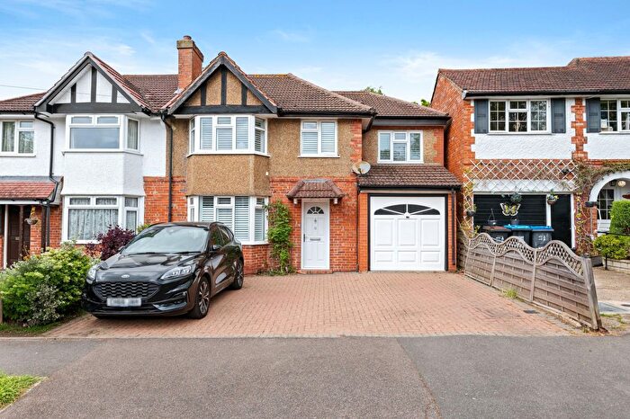 4 Bedroom Semi-Detached House For Sale In Foxearth Road, South Croydon, CR2