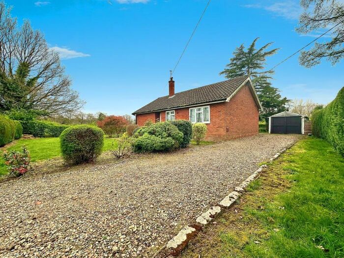 3 Bedroom Bungalow To Rent In Hall Road, Hainford, Norwich, NR10