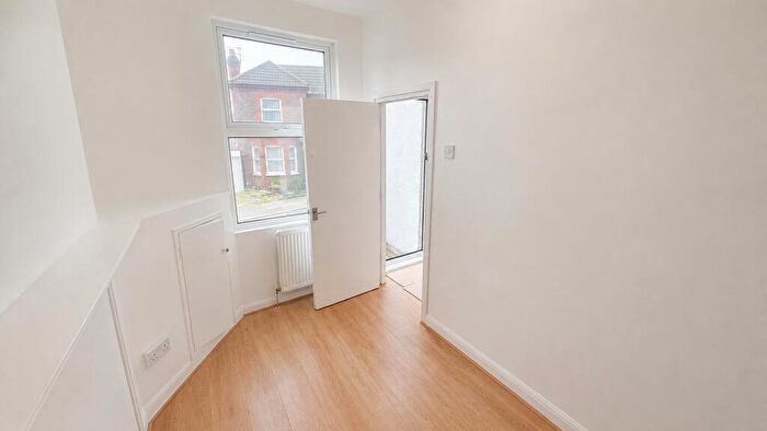 3 Bedroom Terraced House To Rent In Hartley Road, Luton, LU2