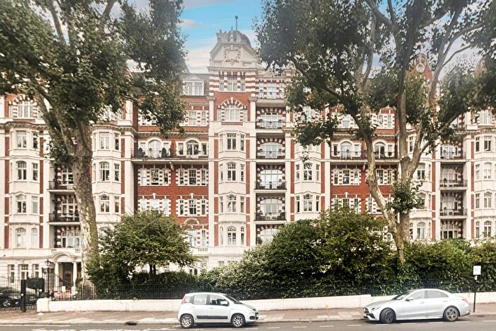 3 Bedroom Flat To Rent In North Gate, Prince Albert Road, St John's Wood, London, NW8