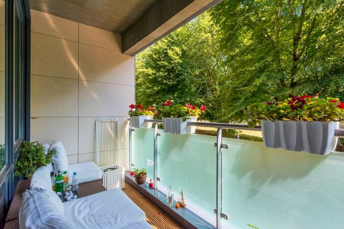 2 Bedroom Flat To Rent In Acton Gardens, South Acton, London, W3