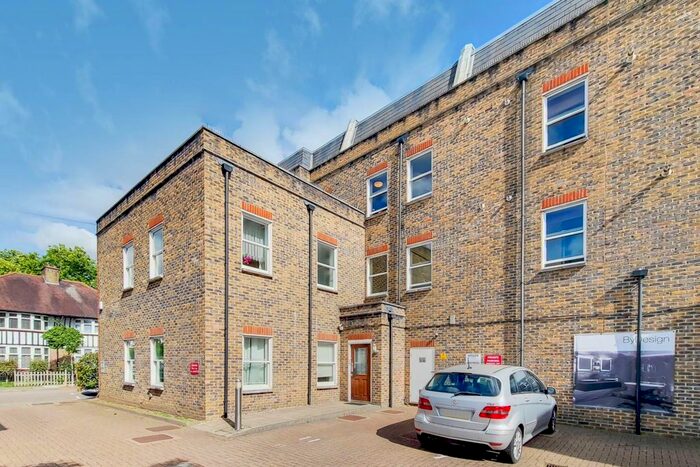 2 Bedroom Flat To Rent In Castlegate, Richmond, TW9