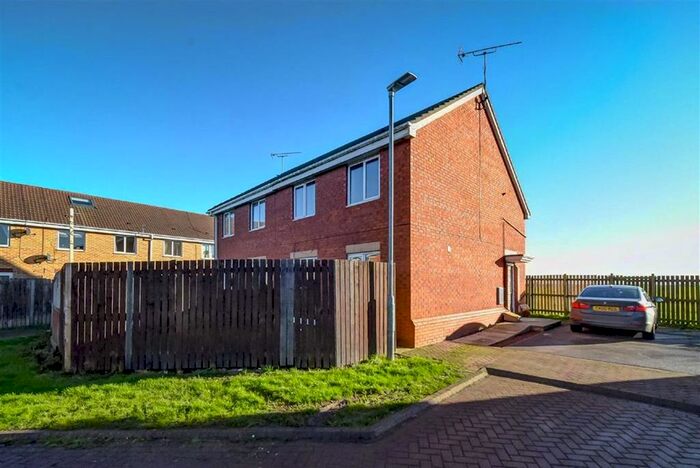 3 Bedroom Semi-Detached House To Rent In Dann Court, Hedon, HU12