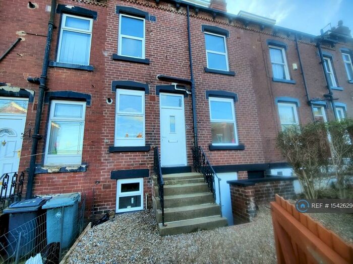 4 Bedroom Terraced House To Rent In Oakley Grove, Leeds, LS11