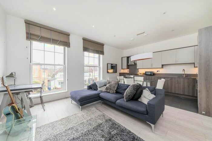 2 Bedroom Flat To Rent In Warwick Road, Ealing, W5