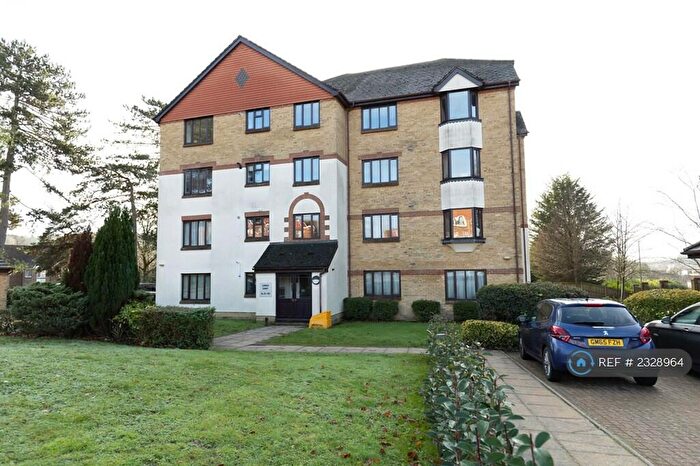 1 Bedroom Flat To Rent In Lennox Court, Redhill, RH1