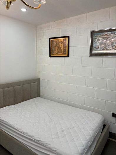 Studio To Rent In West Hendon Broadway, London, NW9