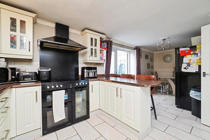 3 Bedroom Semi-Detached House For Sale In Flatts Lane, Calverton, Nottingham, Nottinghamshire, NG14